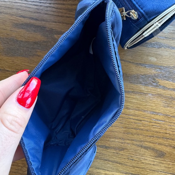 Dior Blue Travel Bag. (only come with pouch not the tube ) - Picture 5 of 11